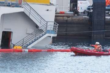 Logran atracar el ferry de Fred Olsen en en el muelle de Agaete/Acfi Press y TA.