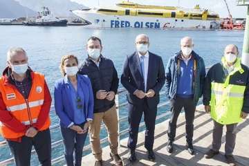 Logran atracar el ferry de Fred Olsen en en el muelle de Agaete/Acfi Press y TA.