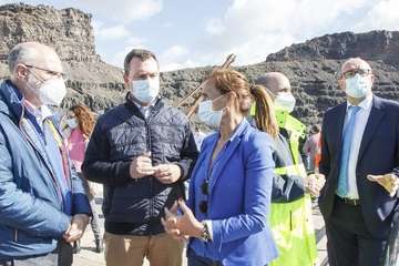 Logran atracar el ferry de Fred Olsen en en el muelle de Agaete/Acfi Press y TA.
