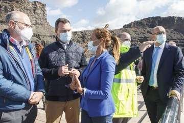 Logran atracar el ferry de Fred Olsen en en el muelle de Agaete/Acfi Press y TA.
