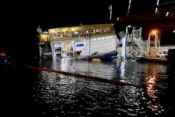 Logran atracar el ferry de Fred Olsen en en el muelle de Agaete/Acfi Press y TA.