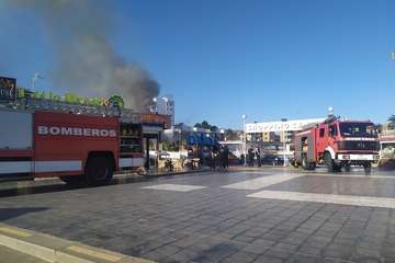 Incendio en el CC Plaza de Playa del Inglés/TA.