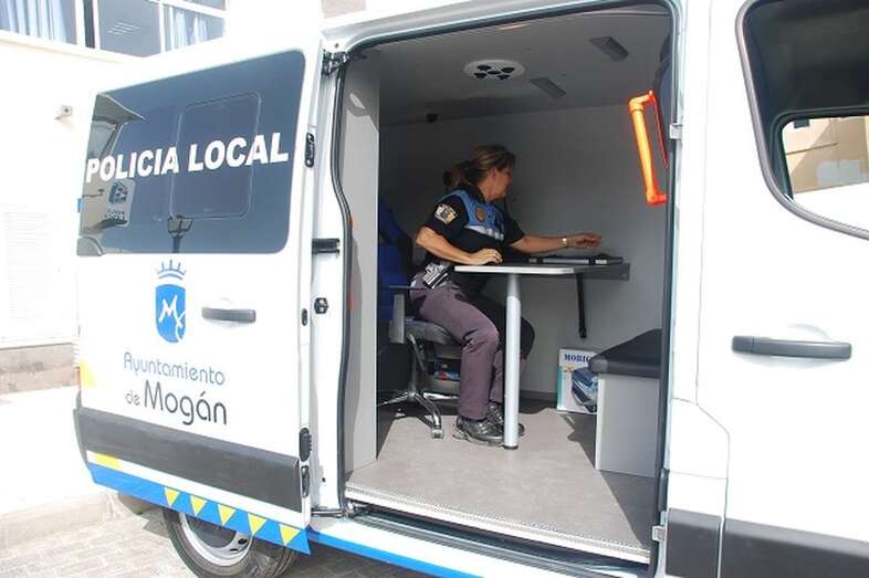Vehículo de la Policía Local de Mogán/TA.