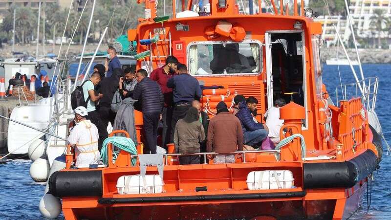 Salvamento Marítimo desembarca inmigrantes en una imagen de archivo/TA.