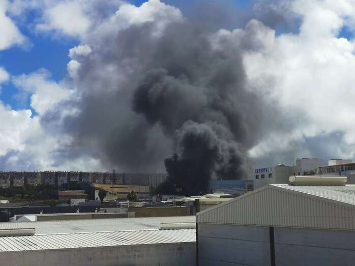 Humareda del incendio/TA.