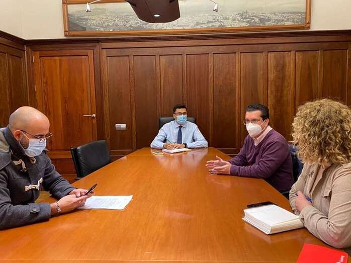 Reunión entre los responsables insulares y del Ayuntamiento de Arucas