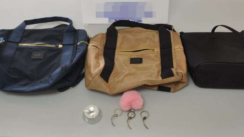 Bolsos usados por las detenidas para ocultar las botellas/Policía Nacional.