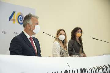 Concentración en Presidencia del Gobierno en la capital grancanaria de repulsa por el asesinato de Josefina/TA.