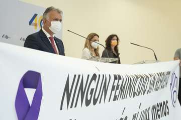 Concentración en Presidencia del Gobierno en la capital grancanaria de repulsa por el asesinato de Josefina/TA.