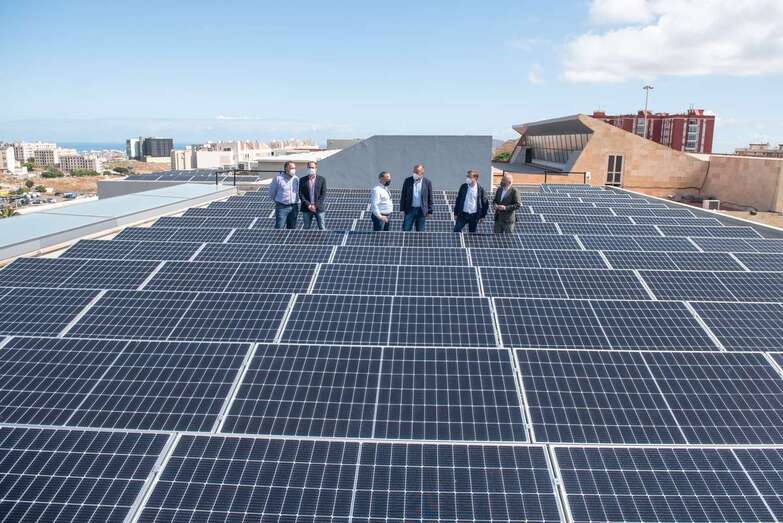 El recinto consume 50.000 euros al año y la instalación ahorrará 22.000 / TA