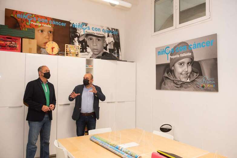 El consejero Francisco Castellano visitó este miércoles la sede de Pequeño Valiente / TA