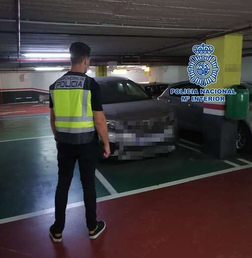 Además de dispositivos electrónicos, objetos personales y dinero en efectivo también sustrajo un vehículo de alta gama / TA