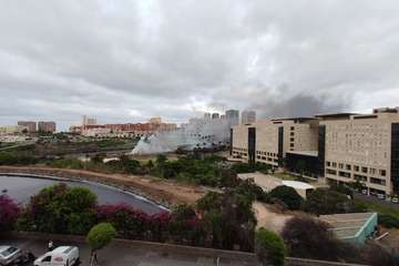 Arde una guagua de Global en la capital grancanaria/TA.