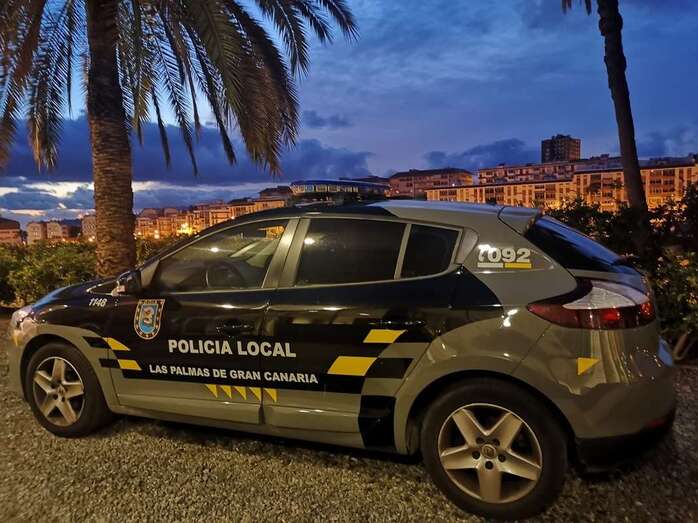 Vehículo de la Policía Local de la capital grancanaria/TA.