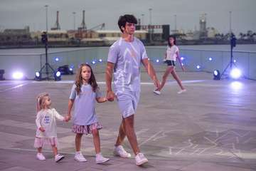 El color y la luminosidad de la firma de baño infantil LadyBugÂ´s abre la pasarela de Summerland/TA.