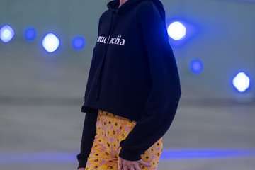 El color y la luminosidad de la firma de baño infantil LadyBugÂ´s abre la pasarela de Summerland/TA.