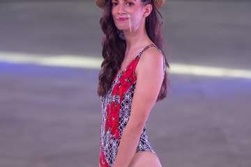 El color y la luminosidad de la firma de baño infantil LadyBugÂ´s abre la pasarela de Summerland/TA.