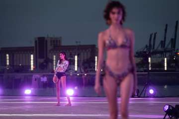 El color y la luminosidad de la firma de baño infantil LadyBugÂ´s abre la pasarela de Summerland/TA.