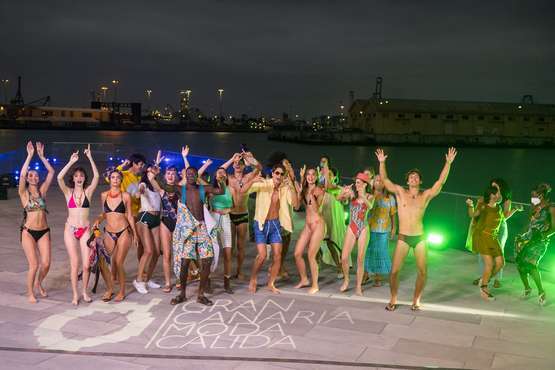 El color y la luminosidad de la firma de baño infantil LadyBugÂ´s abre la pasarela de Summerland/TA.