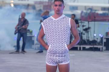 Las firmas de Moda Cálida brillan en la pasarela del Summerland con sus apuestas para este verano/TA.