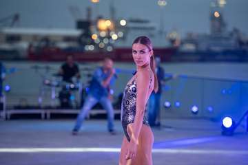 Las firmas de Moda Cálida brillan en la pasarela del Summerland con sus apuestas para este verano/TA.