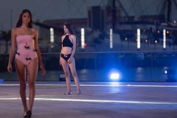 Las firmas de Moda Cálida brillan en la pasarela del Summerland con sus apuestas para este verano/TA.