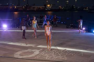 Las firmas de Moda Cálida brillan en la pasarela del Summerland con sus apuestas para este verano/TA.