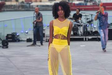 Las firmas de Moda Cálida brillan en la pasarela del Summerland con sus apuestas para este verano/TA.