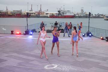 Las firmas de Moda Cálida brillan en la pasarela del Summerland con sus apuestas para este verano/TA.