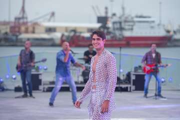 Las firmas de Moda Cálida brillan en la pasarela del Summerland con sus apuestas para este verano/TA.