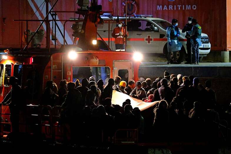 Desembarco de inmigrantes en un puerto canario/Acfi Press.