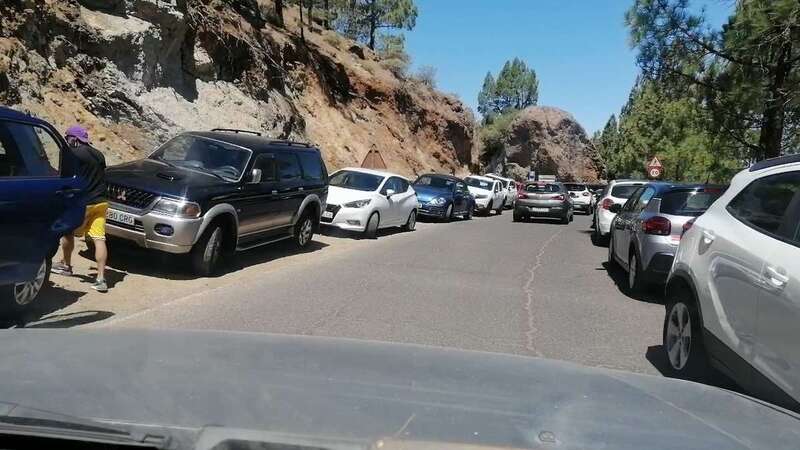 Vehículos en la cumbre grancanaria aparcados en las cunetas/TA.
