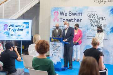 Moda Cálida visibiliza el cáncer de mama con el desfile solidario 'We Swim Together'/TA.