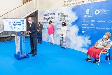 Moda Cálida visibiliza el cáncer de mama con el desfile solidario 'We Swim Together'/TA.