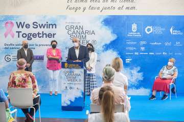 Moda Cálida visibiliza el cáncer de mama con el desfile solidario 'We Swim Together'/TA.
