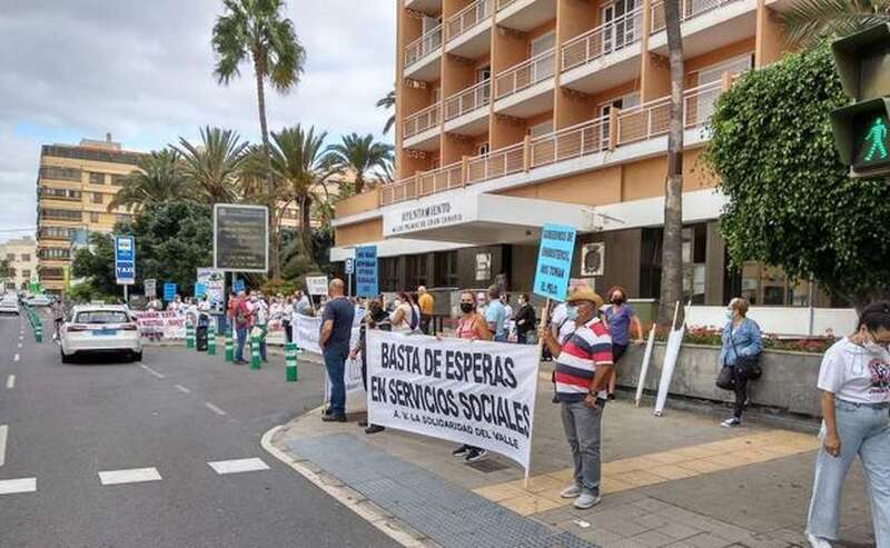 Imagen de la protesta de este miércoles delante del Ayuntamiento de la capital grancanaria/C7.