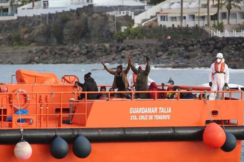 Imagen de archivo de la llegada de inmigrantes a Arguineguín en una embarcación de Salvamento Marítimo/TA.