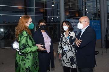 'Nadamos Juntas', un desfile benéfico por el Día Internacional del Cáncer de Mama/TA y Antonio Alí.