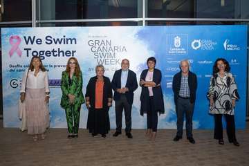 'Nadamos Juntas', un desfile benéfico por el Día Internacional del Cáncer de Mama/TA y Antonio Alí.