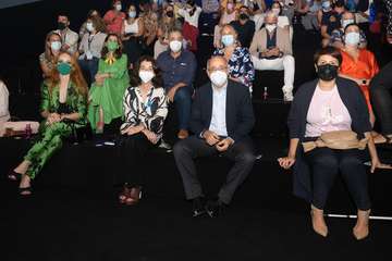 'Nadamos Juntas', un desfile benéfico por el Día Internacional del Cáncer de Mama/TA y Antonio Alí.