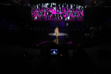 'Nadamos Juntas', un desfile benéfico por el Día Internacional del Cáncer de Mama/TA y Antonio Alí.