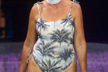 'Nadamos Juntas', un desfile benéfico por el Día Internacional del Cáncer de Mama/TA y Antonio Alí.