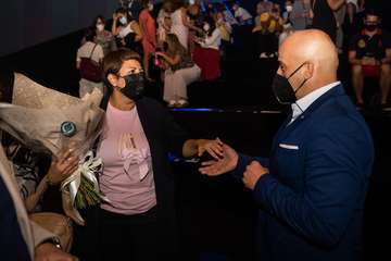 'Nadamos Juntas', un desfile benéfico por el Día Internacional del Cáncer de Mama/TA y Antonio Alí.