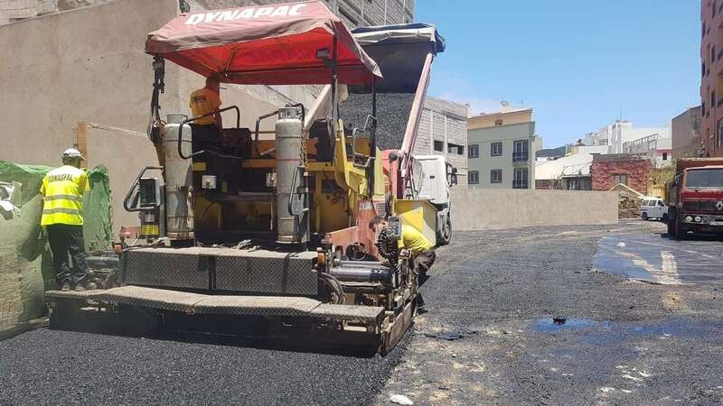 Imagen de archivo de obras de asfaltado en Telde / TA