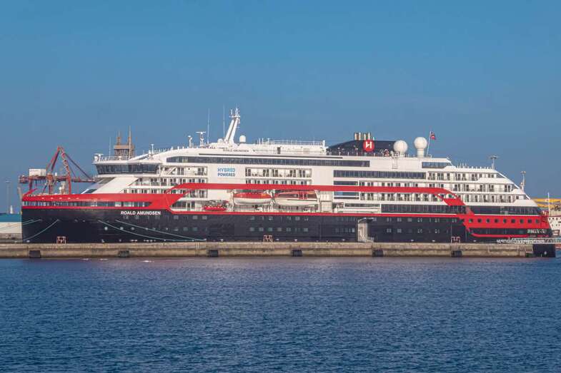 El MS Roald Amundsen de Hurtigruten, atracado en el Puerto de La Luz / Antonio Rico