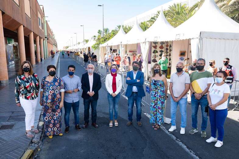 Las 32 carpas habilitadas en la calle Mar Mediterráneo, junto al CC Varadero, permanecerán abiertas hasta el 21 de noviembre / TA