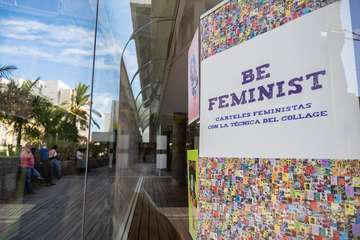 El Cabildo promueve la unidad para luchar contra las violencias machistas en el acto institucional por el 25N/TA.