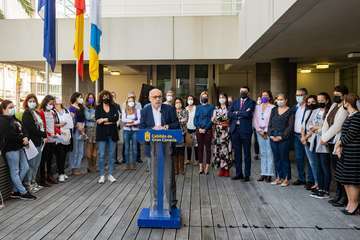 El Cabildo promueve la unidad para luchar contra las violencias machistas en el acto institucional por el 25N/TA.