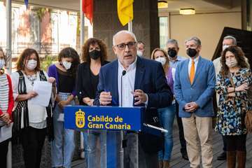 El Cabildo promueve la unidad para luchar contra las violencias machistas en el acto institucional por el 25N/TA.