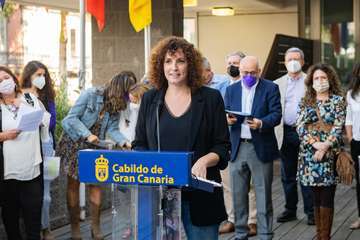 El Cabildo promueve la unidad para luchar contra las violencias machistas en el acto institucional por el 25N/TA.